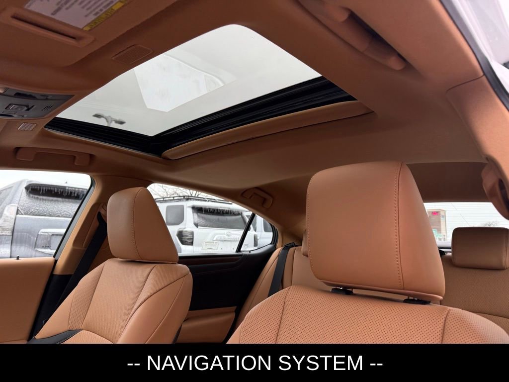 Certified 2025 Lexus ES 300h w/ Premium Package image 8