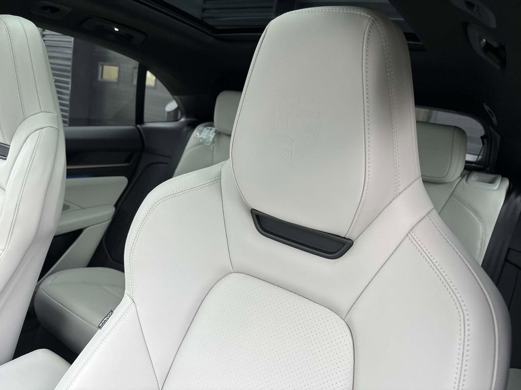 Used 2025 Porsche Macan 4 Electric image 21