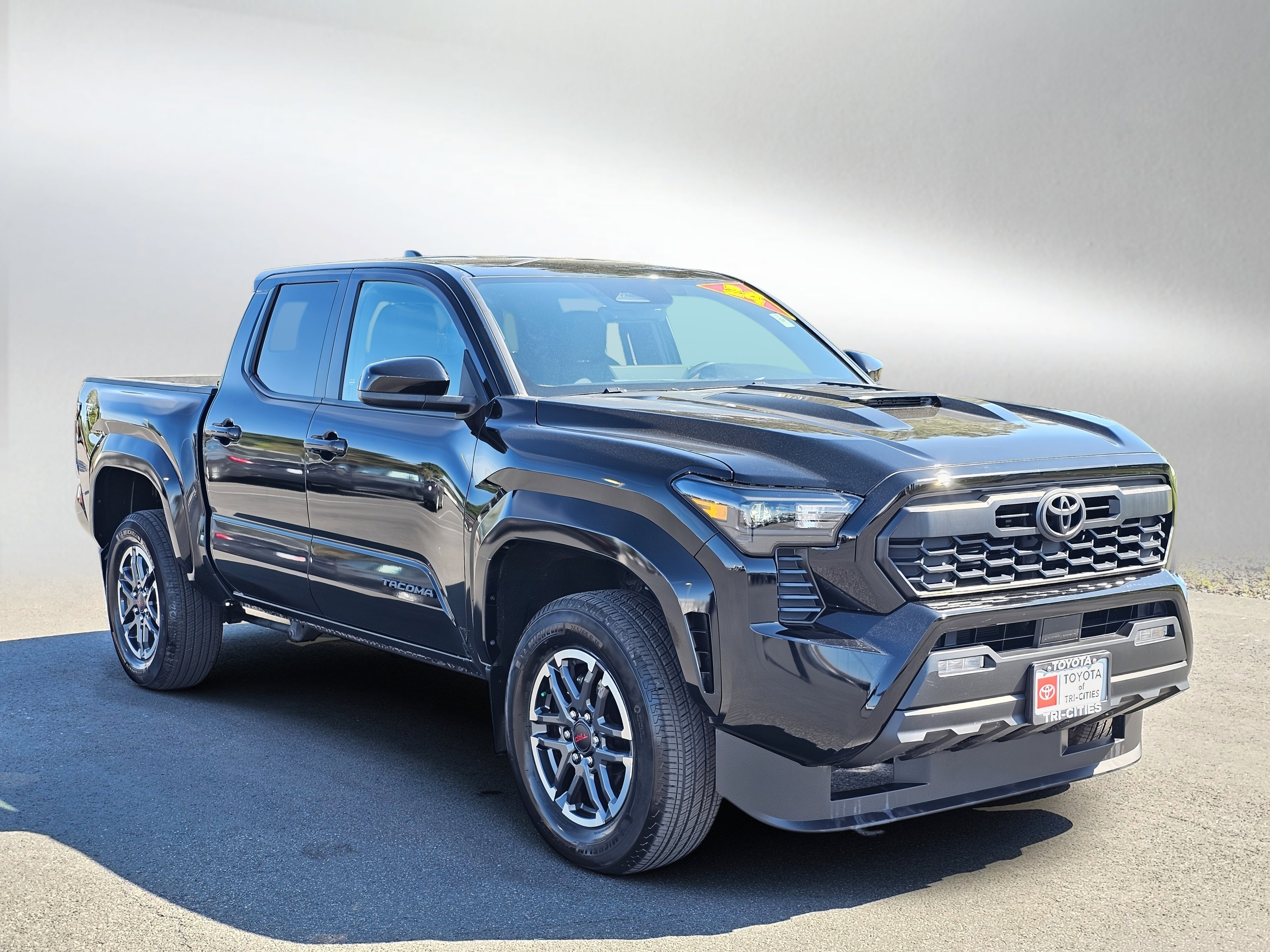 Used 2024 Toyota Tacoma TRD Sport AWD/4WD image 7