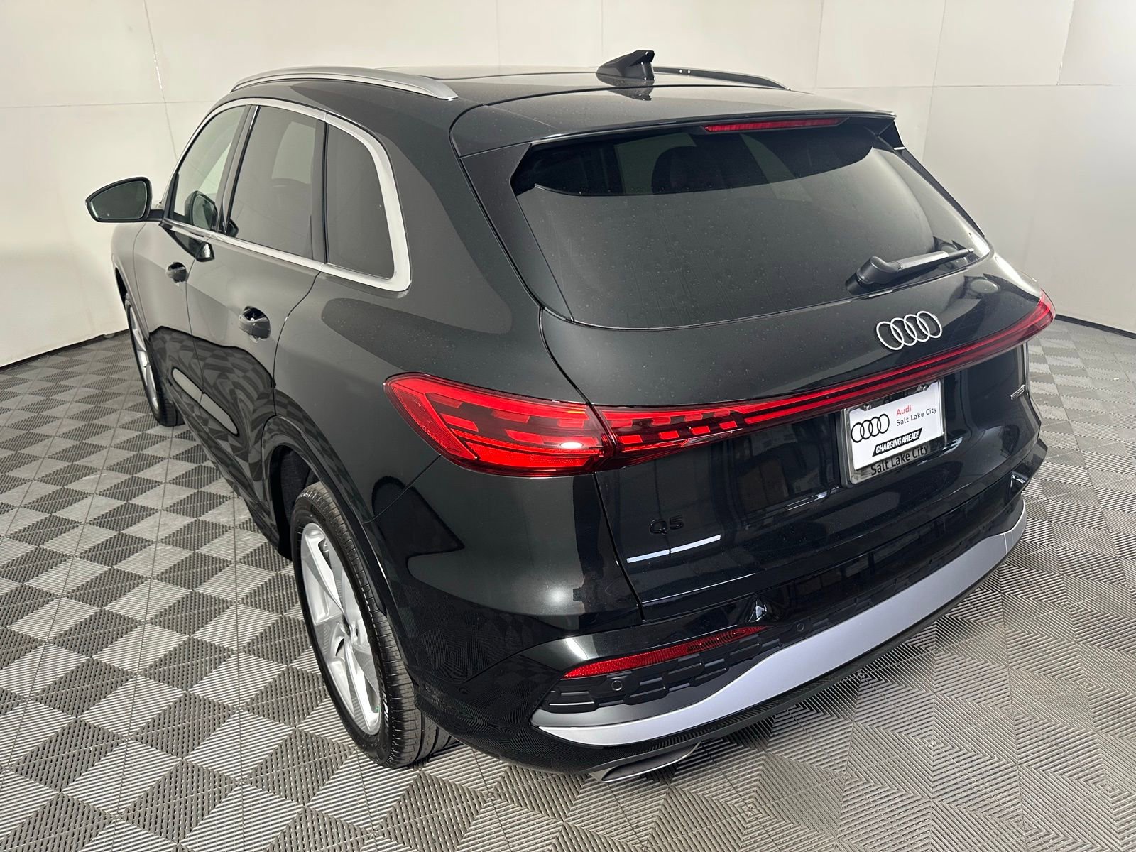 Certified 2025 Audi Q5 Premium w/ Premium Plus AWD/4WD image 5