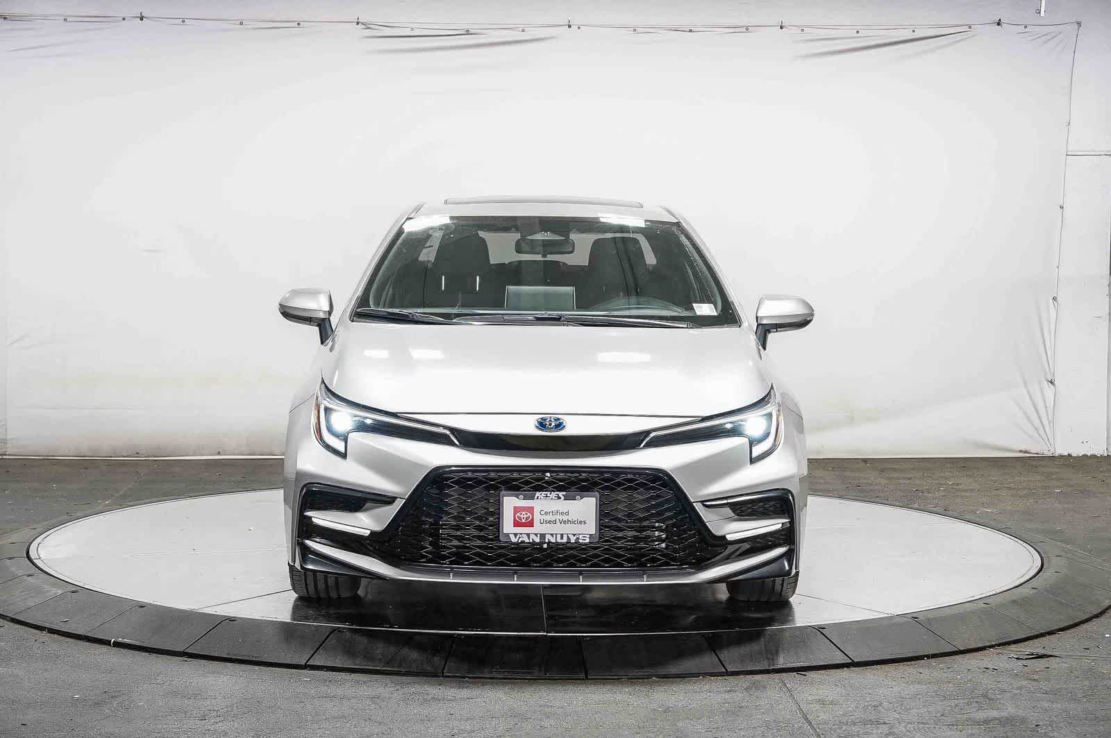 Used 2025 Toyota Corolla SE w/ SE Premium Package FWD image 6