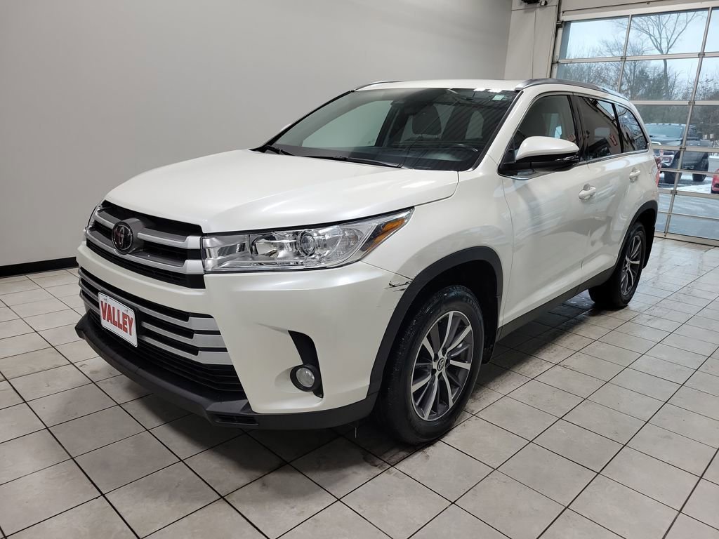 Used 2019 Toyota Highlander XLE image 3