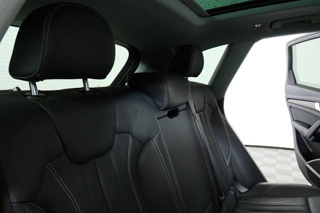 Used 2023 Audi Q5 e Premium Plus w/ Premium Plus Package image 22