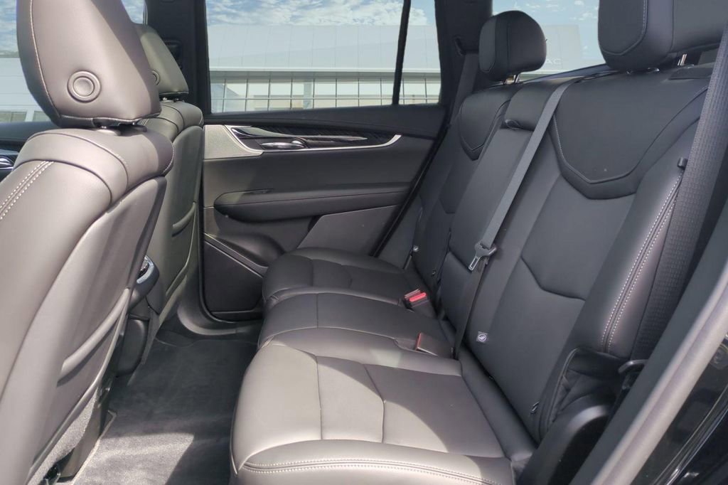 Used 2025 Cadillac XT6 Premium Luxury image 15
