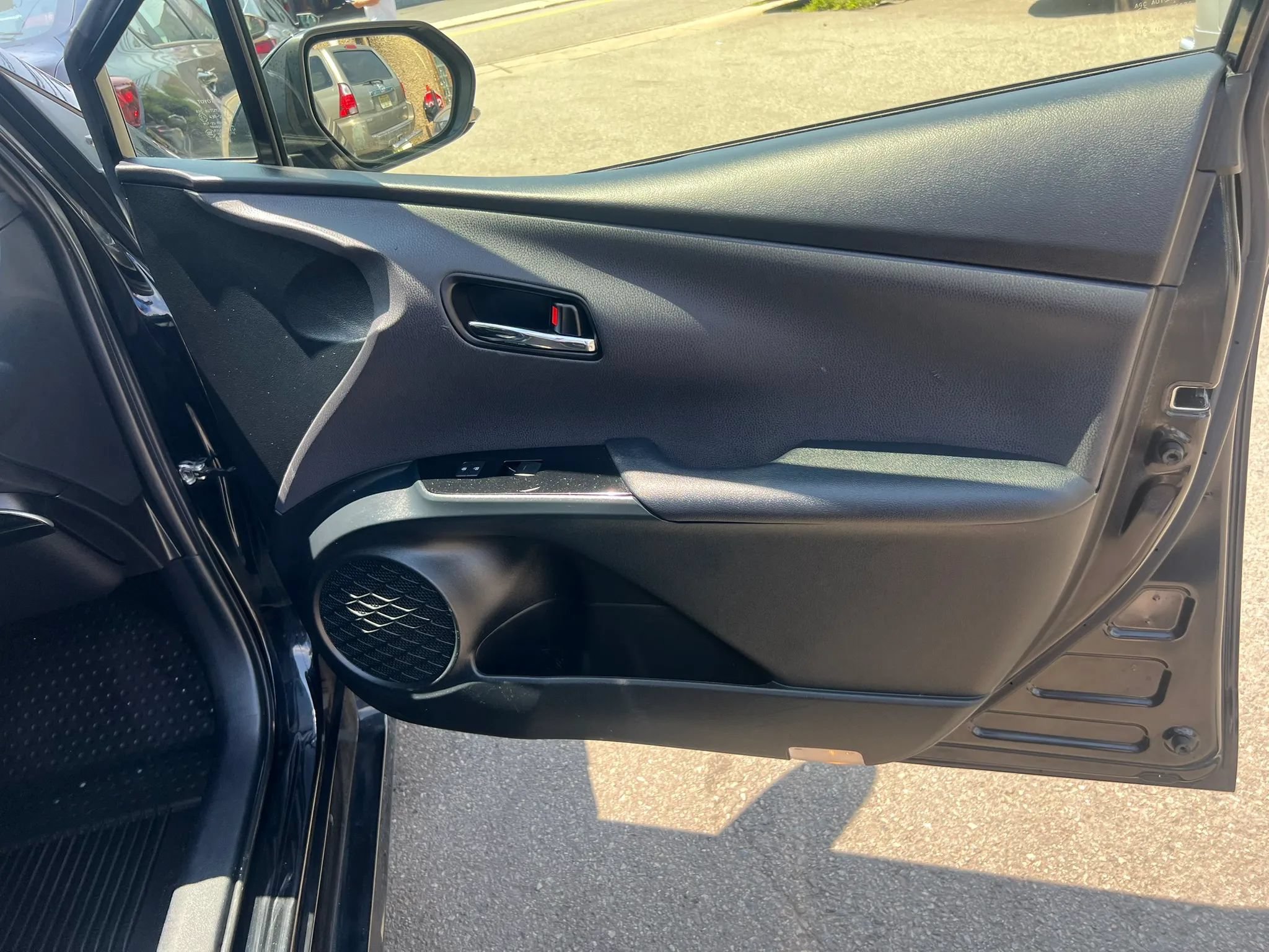 Used 2022 Toyota Prius XLE FWD image 26