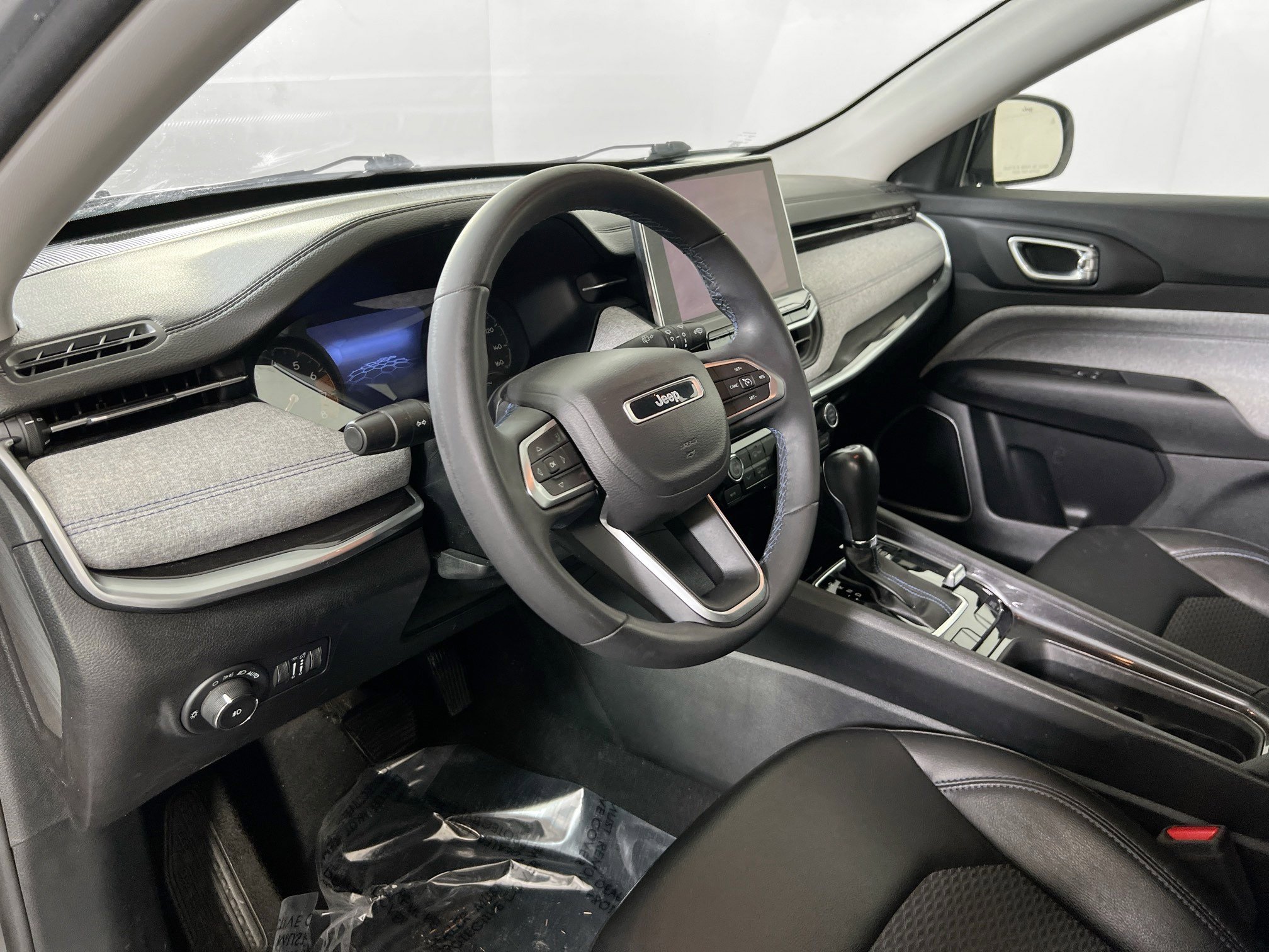 Used 2022 Jeep Compass Latitude image 9