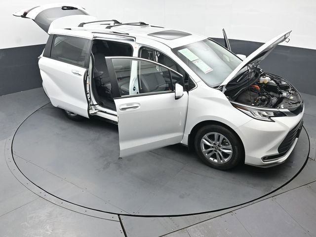 Used 2023 Toyota Sienna Limited image 58