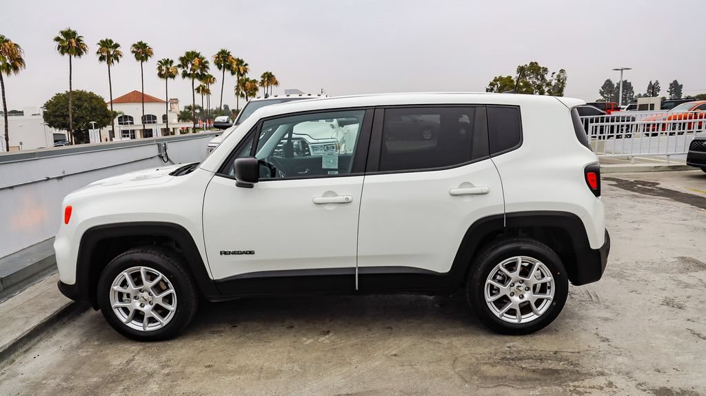Used 2023 Jeep Renegade Latitude AWD/4WD image 14