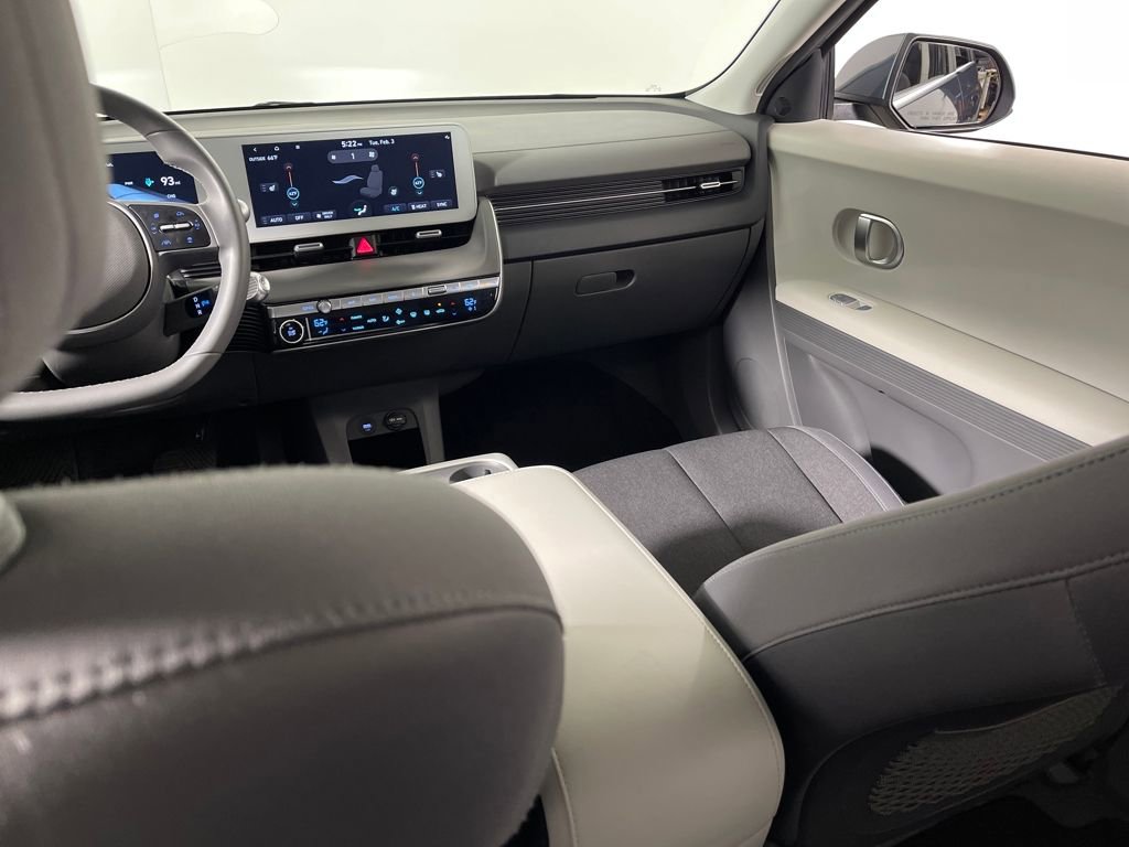 Certified 2024 Hyundai Ioniq 5 SE image 17