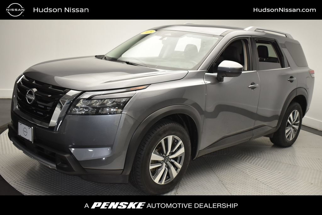 Used 2025 Nissan Pathfinder SL