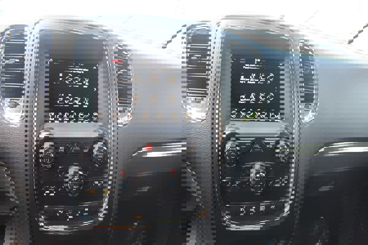 Used 2018 Dodge Durango SXT w/ 3rd Row Seating Group AWD/4WD image 28