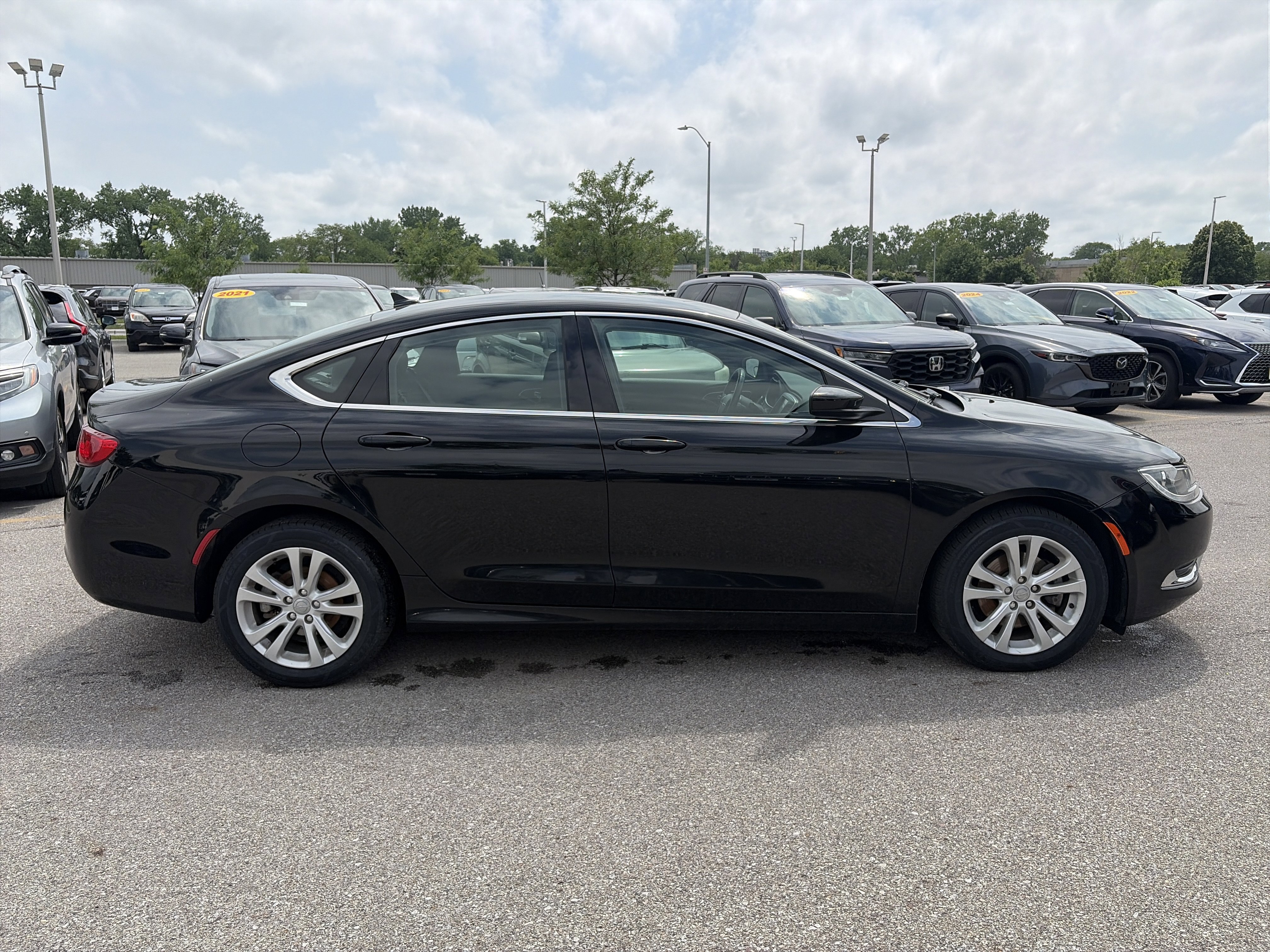 Used 2015 Chrysler 200 Limited w/ Convenience Group FWD image 4