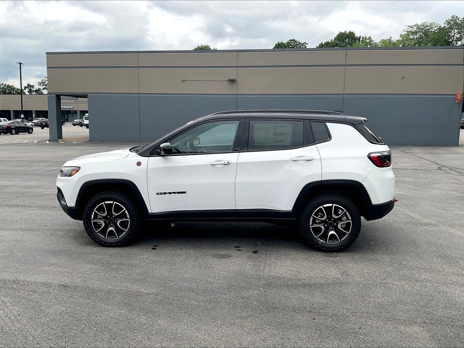 New 2026 Jeep Compass Trailhawk w/ Sun, Sound & Navigation Group AWD/4WD image 23