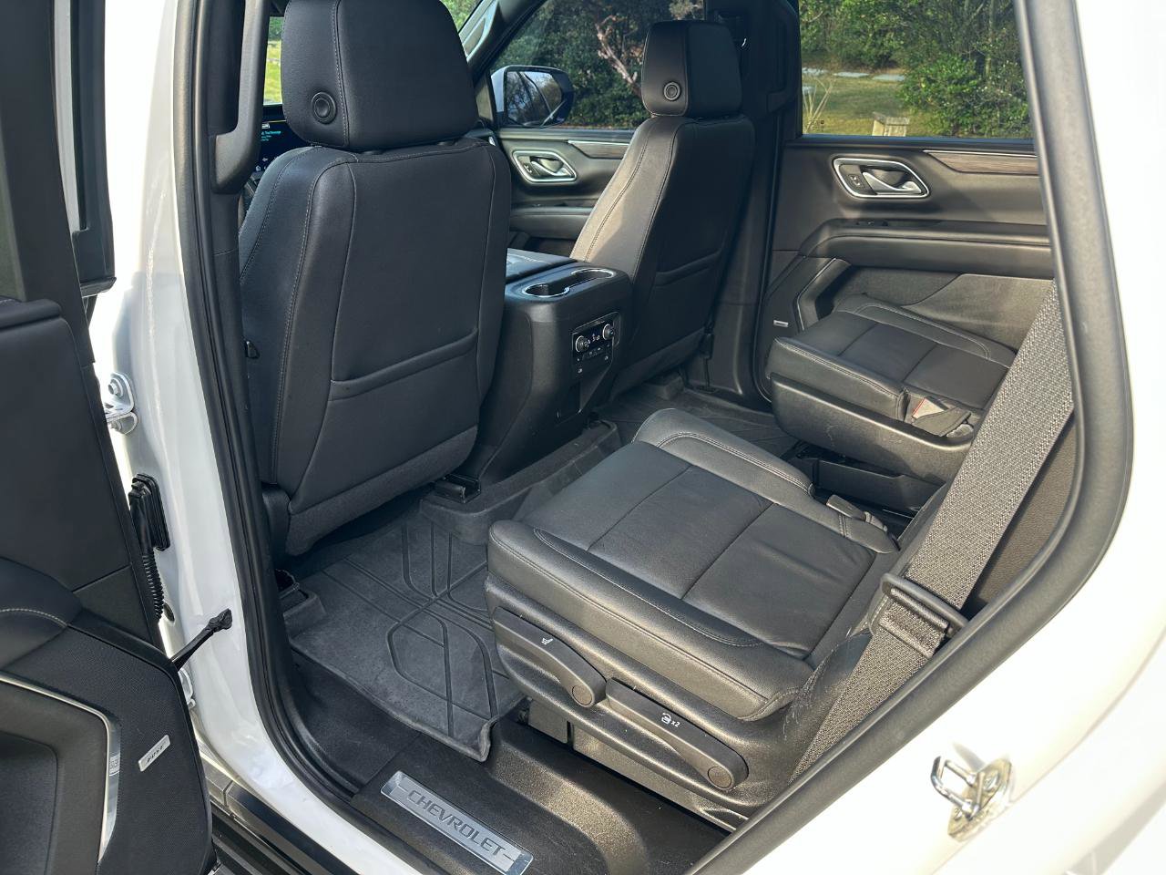 Used 2022 Chevrolet Tahoe LT w/ Luxury Package image 16