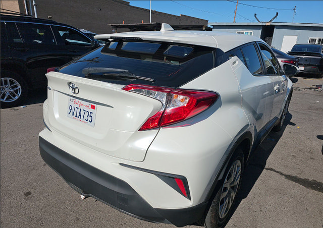 Used 2021 Toyota C-HR LE FWD image 3