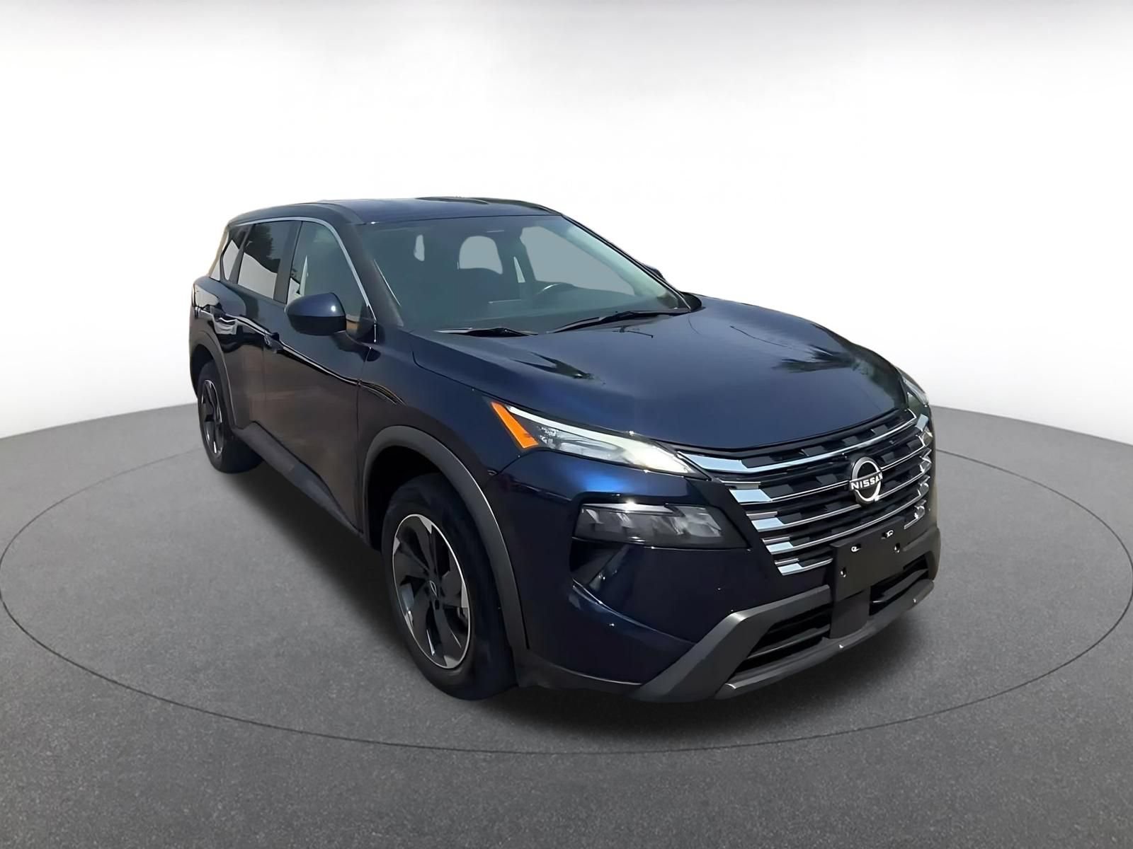 Used 2025 Nissan Rogue SV AWD/4WD image 3