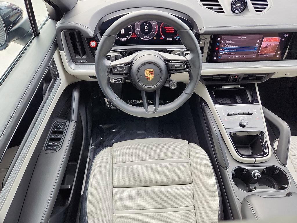 Certified 2025 Porsche Cayenne Coupe image 10
