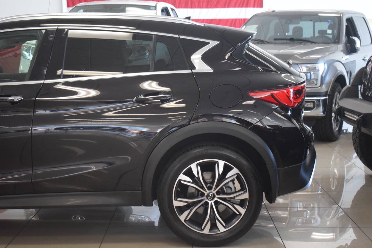 Used 2018 INFINITI QX30 Premium w/ Navigation Package AWD/4WD image 16