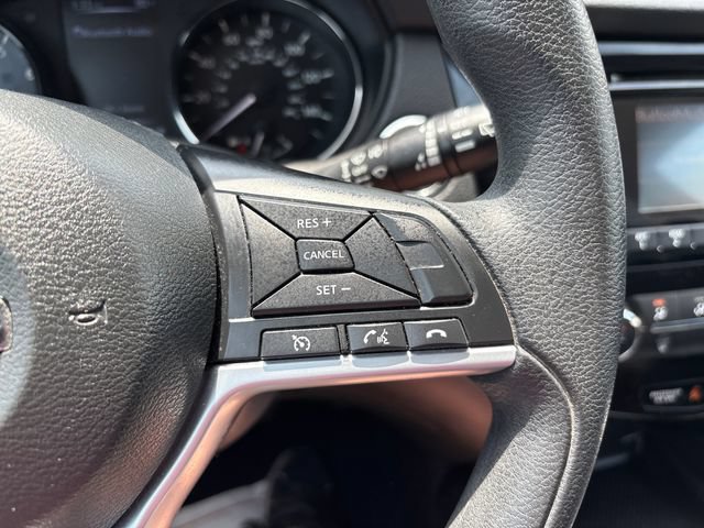 Used 2017 Nissan Rogue SV AWD/4WD image 12