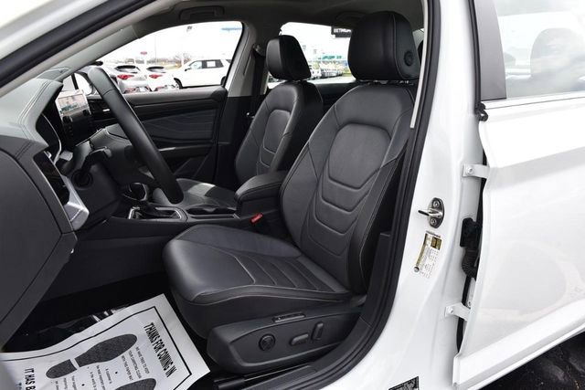 Used 2025 Volkswagen Jetta SEL image 20