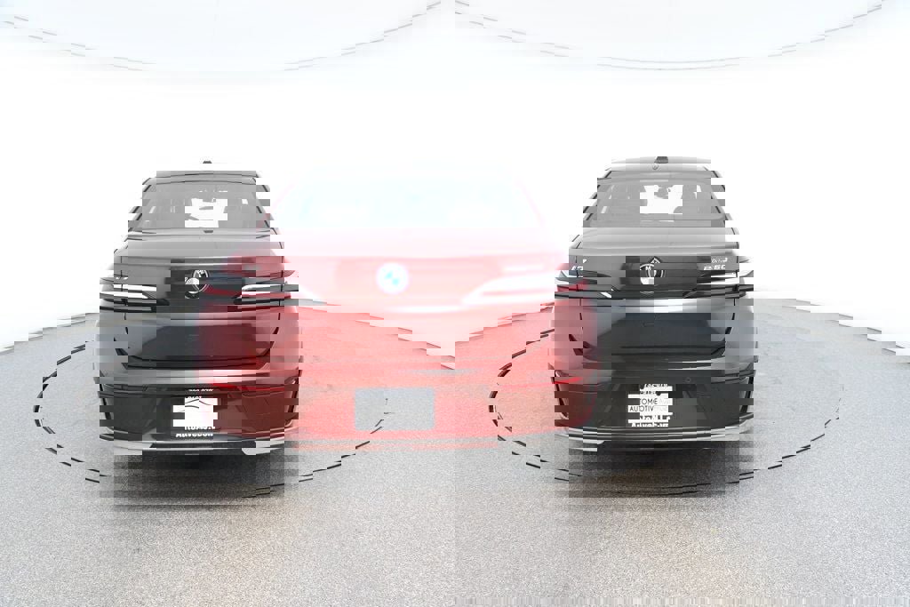 Used 2024 BMW i7 eDrive50 image 4