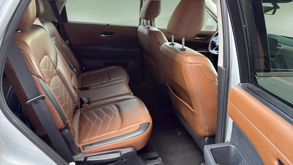 Certified 2023 Nissan Pathfinder Platinum w/ Lighting Package (N93) image 16