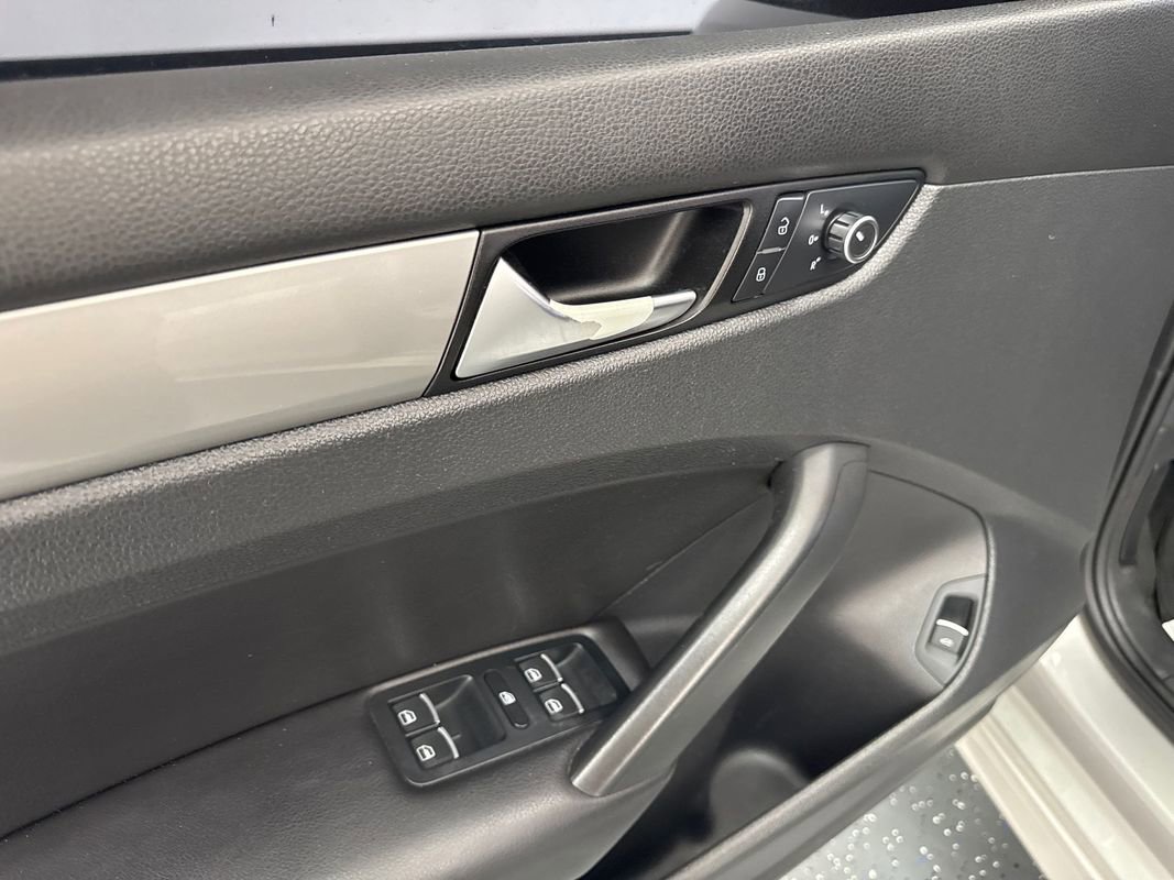 Used 2014 Volkswagen Passat 1.8T Wolfsburg Edition image 10