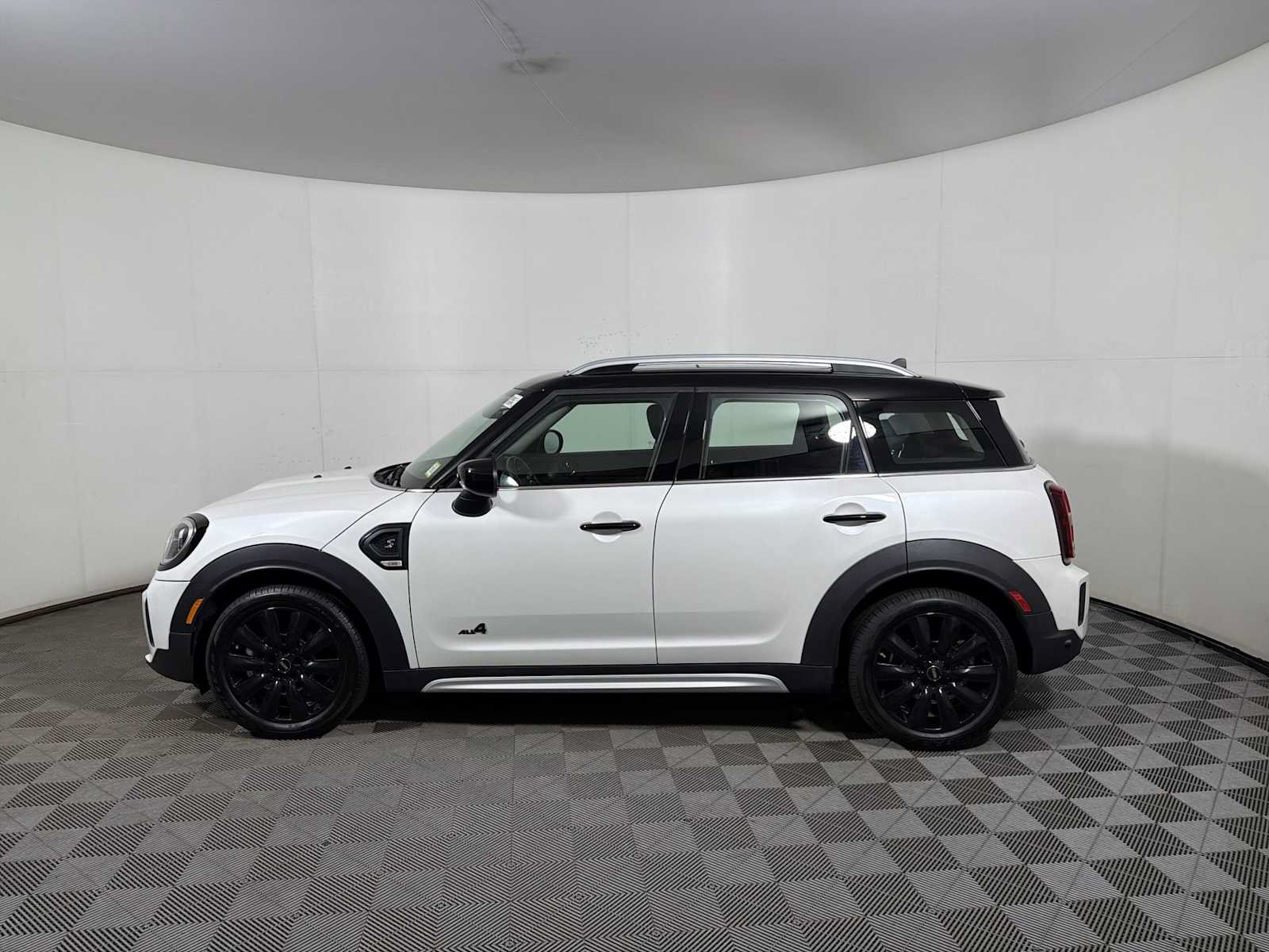 Used 2024 MINI Cooper Countryman S w/ Premium Package AWD/4WD image 4