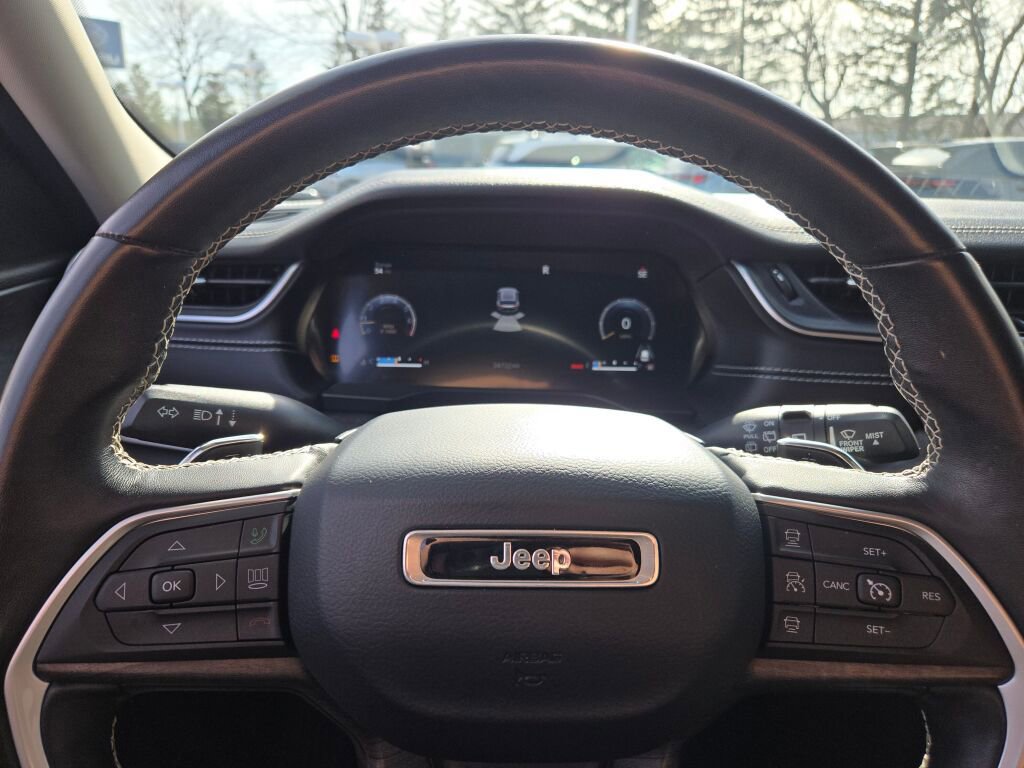 Certified 2022 Jeep Grand Cherokee L Limited AWD/4WD image 31