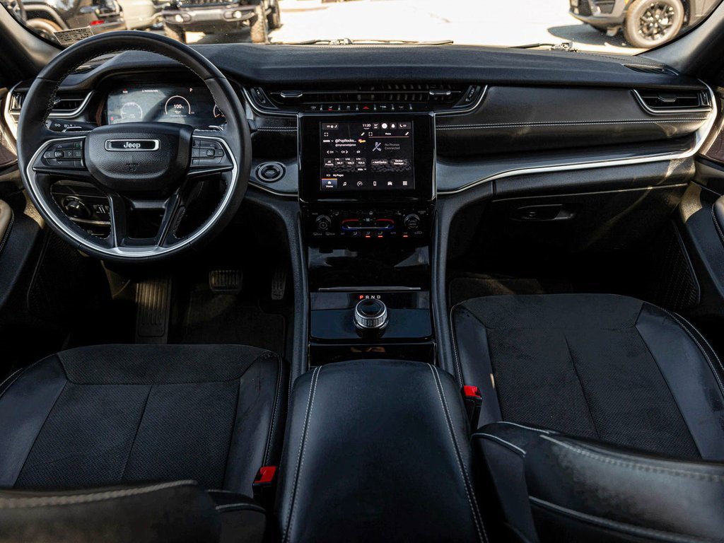 Used 2023 Jeep Grand Cherokee Altitude image 31