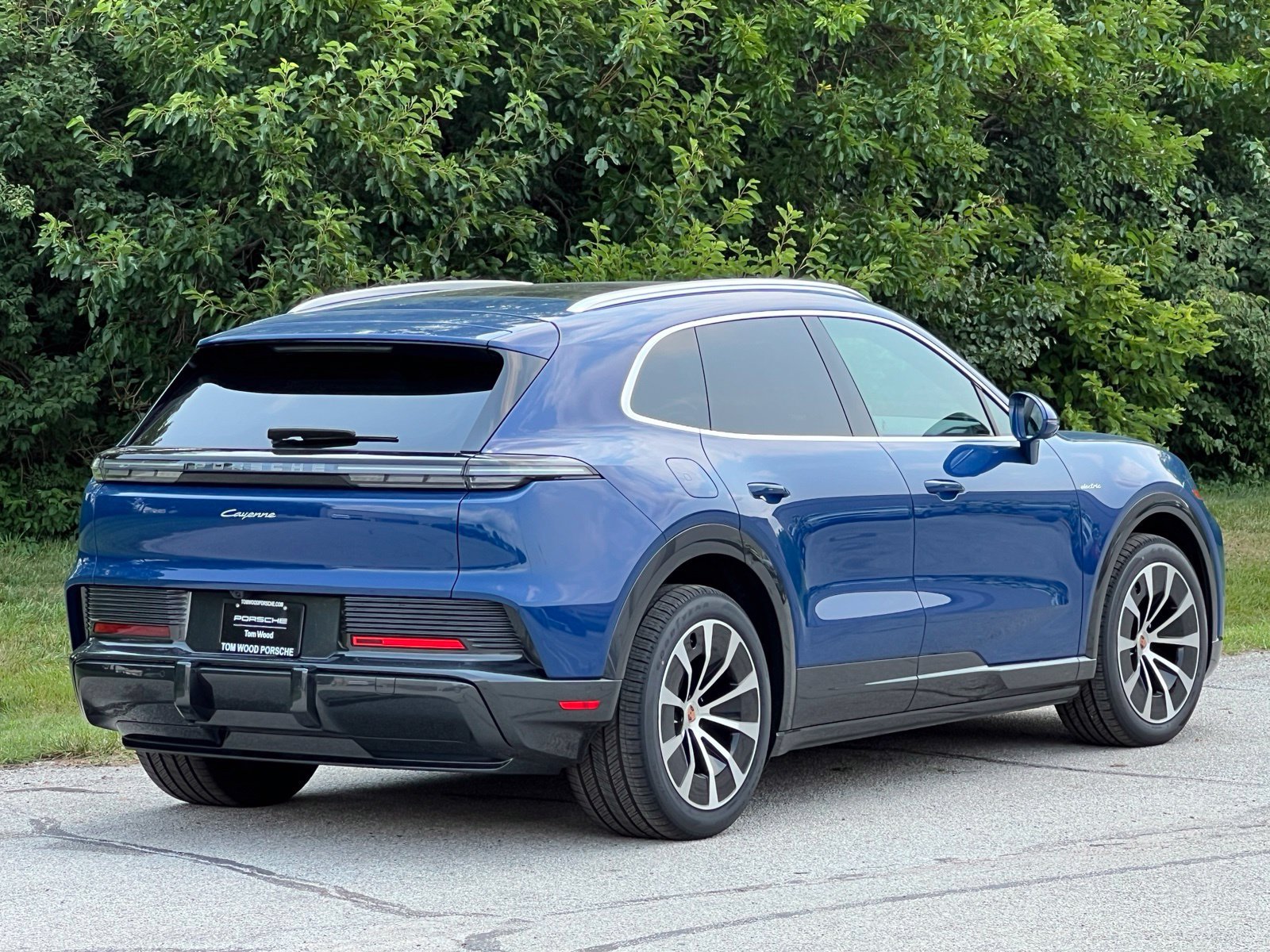 New 2026 Porsche Cayenne Electric AWD/4WD image 6