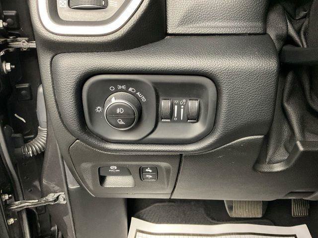 Used 2019 RAM 1500 Laramie w/ Off Road Group AWD/4WD image 15