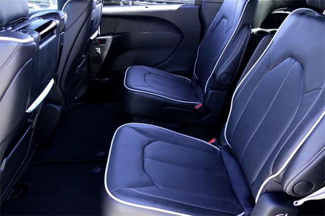 New 2026 Chrysler Pacifica Limited image 20