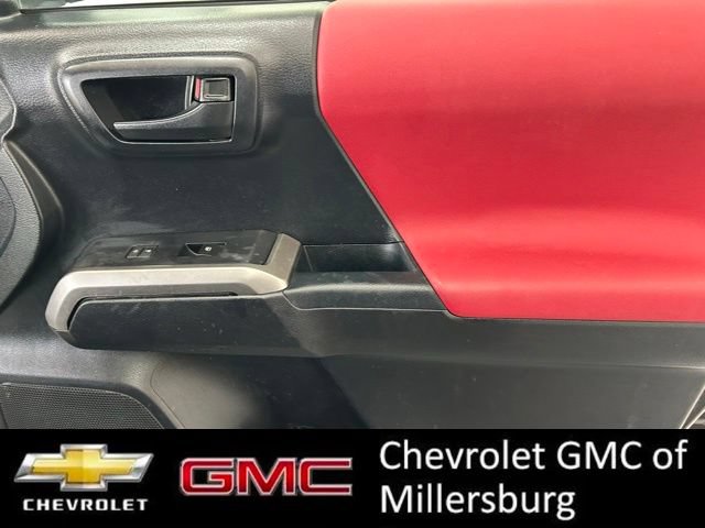 Used 2017 Toyota Tacoma SR5 w/ Tow Package AWD/4WD image 29