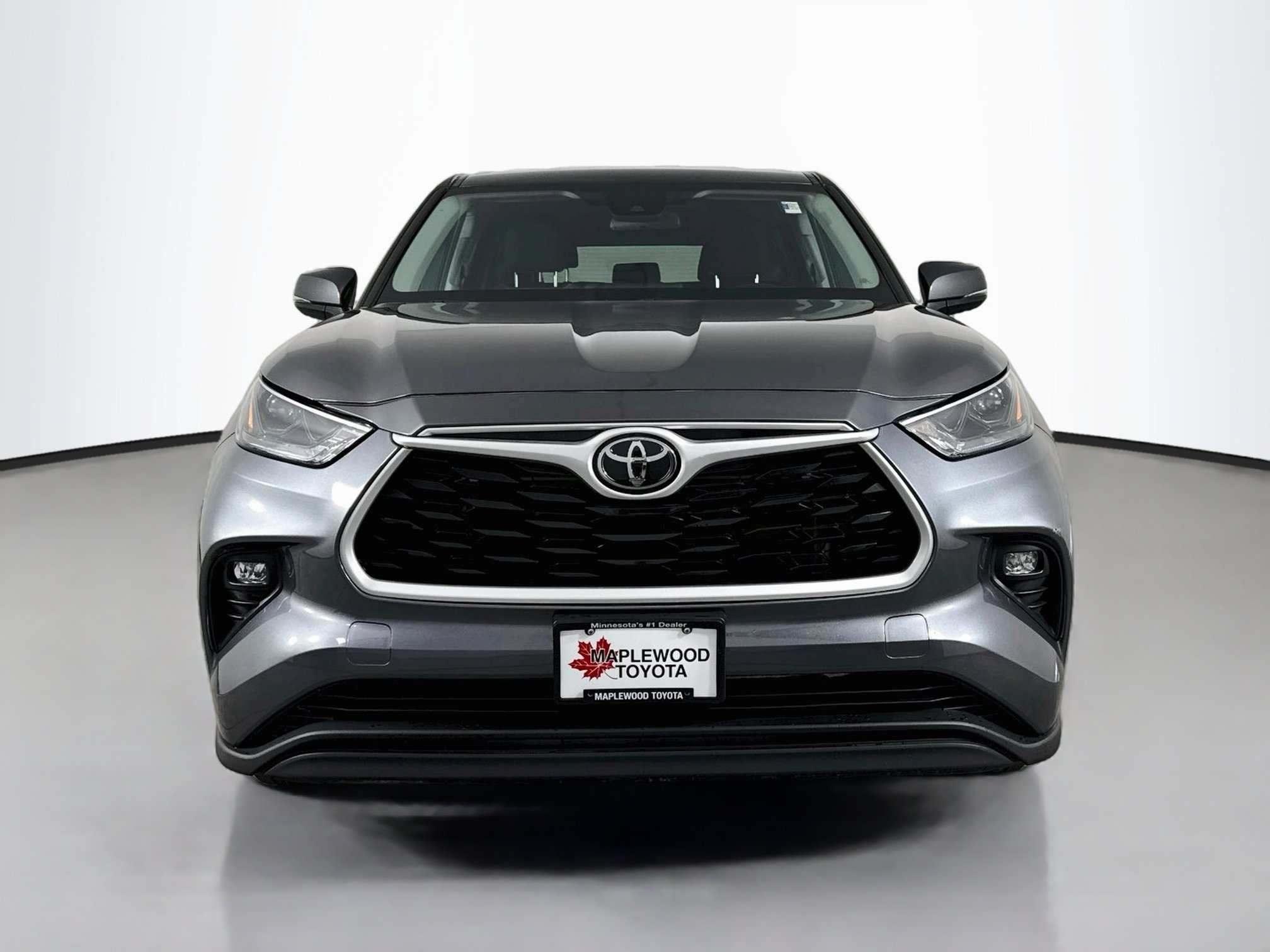 Used 2023 Toyota Highlander LE AWD/4WD image 2