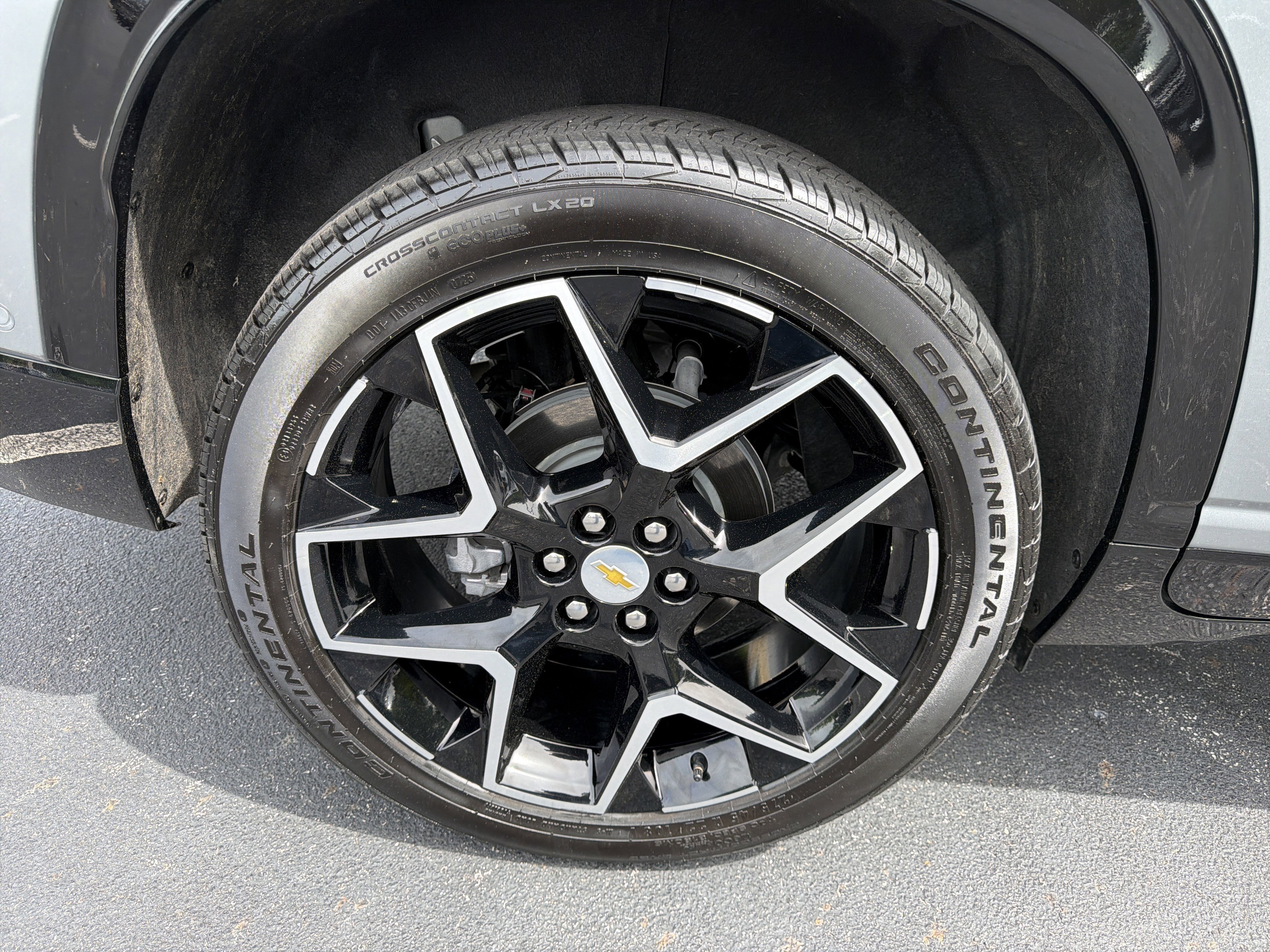 Used 2025 Chevrolet Traverse High Country w/ LPO, Floor Liner Package AWD/4WD image 17