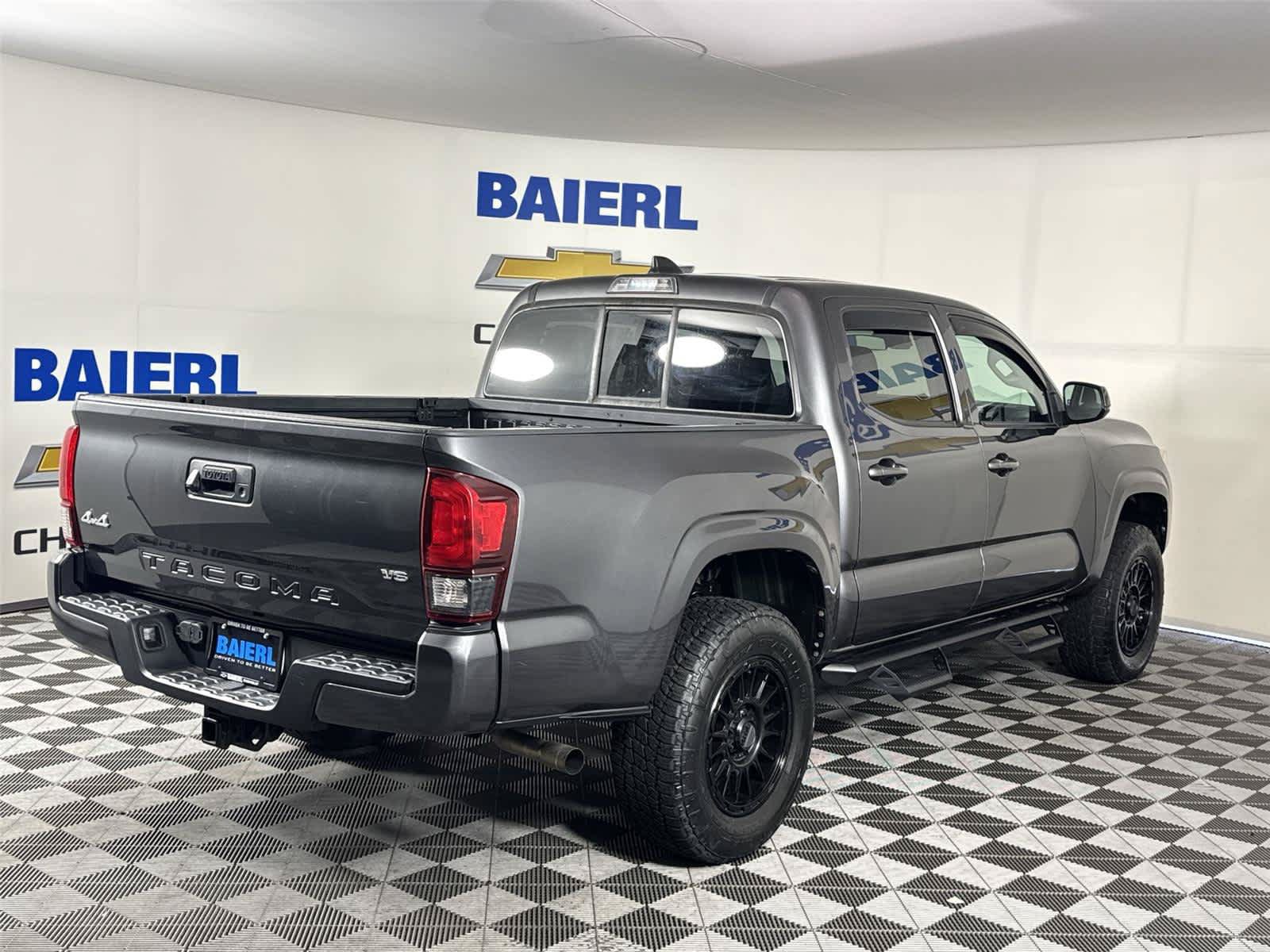 Used 2022 Toyota Tacoma SR AWD/4WD image 5