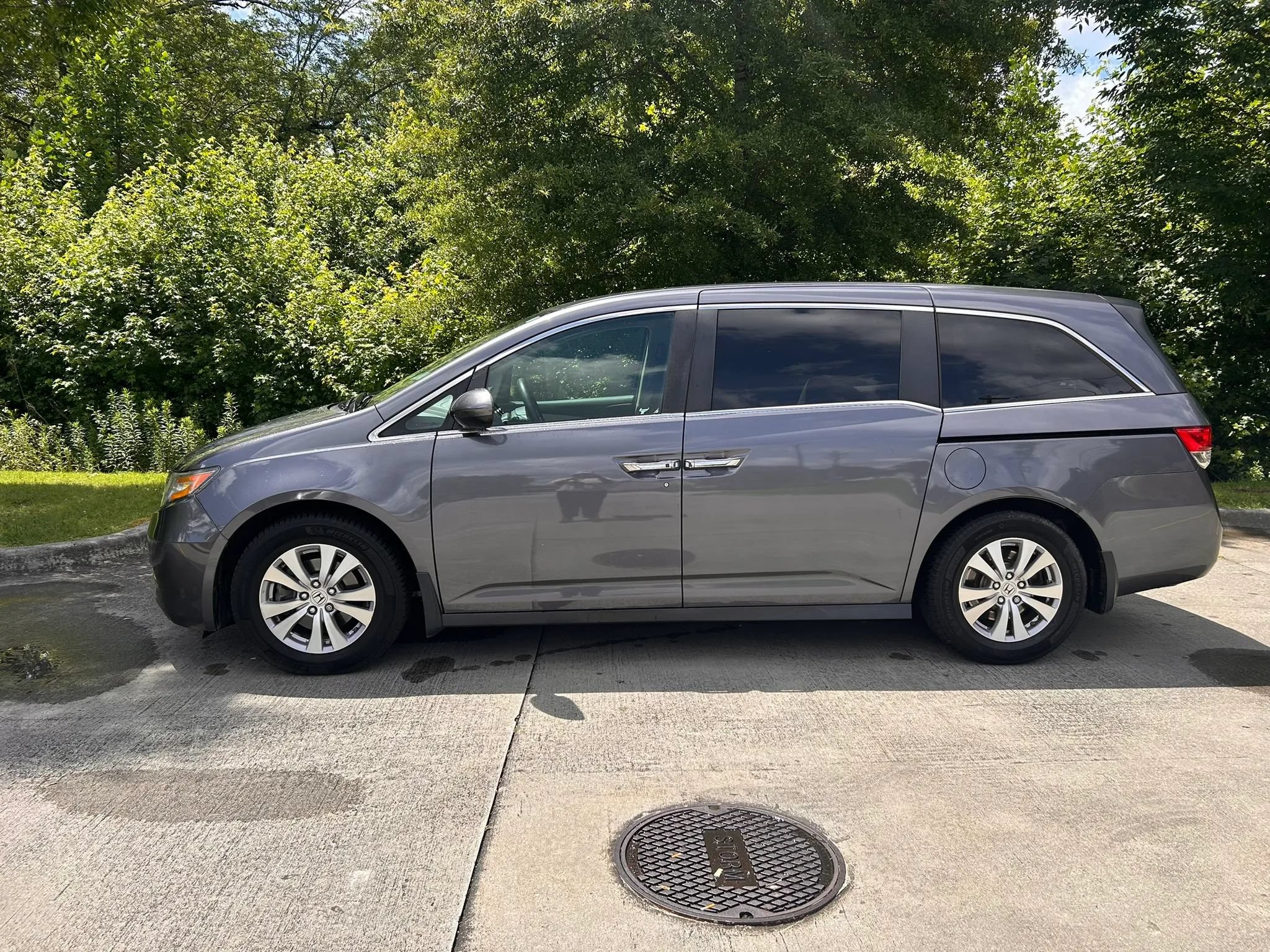 Used 2016 Honda Odyssey SE image 2