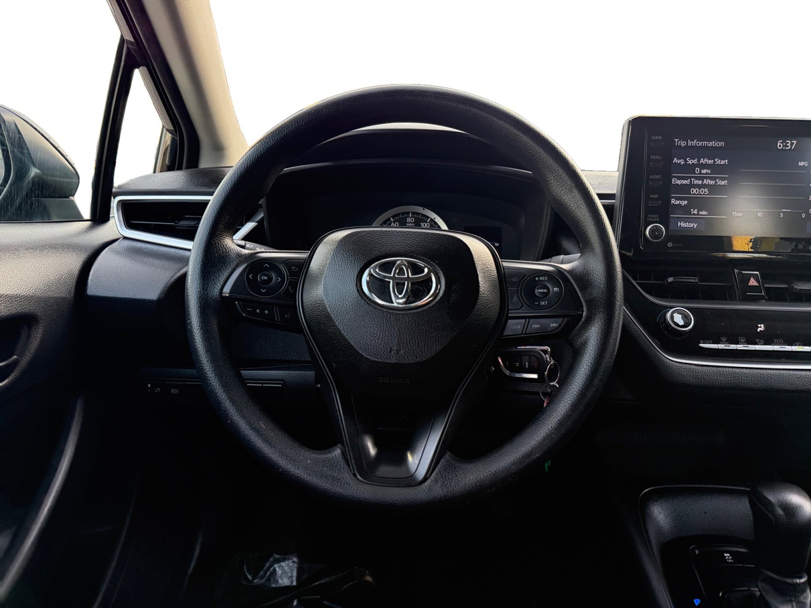 Used 2022 Toyota Corolla LE image 9
