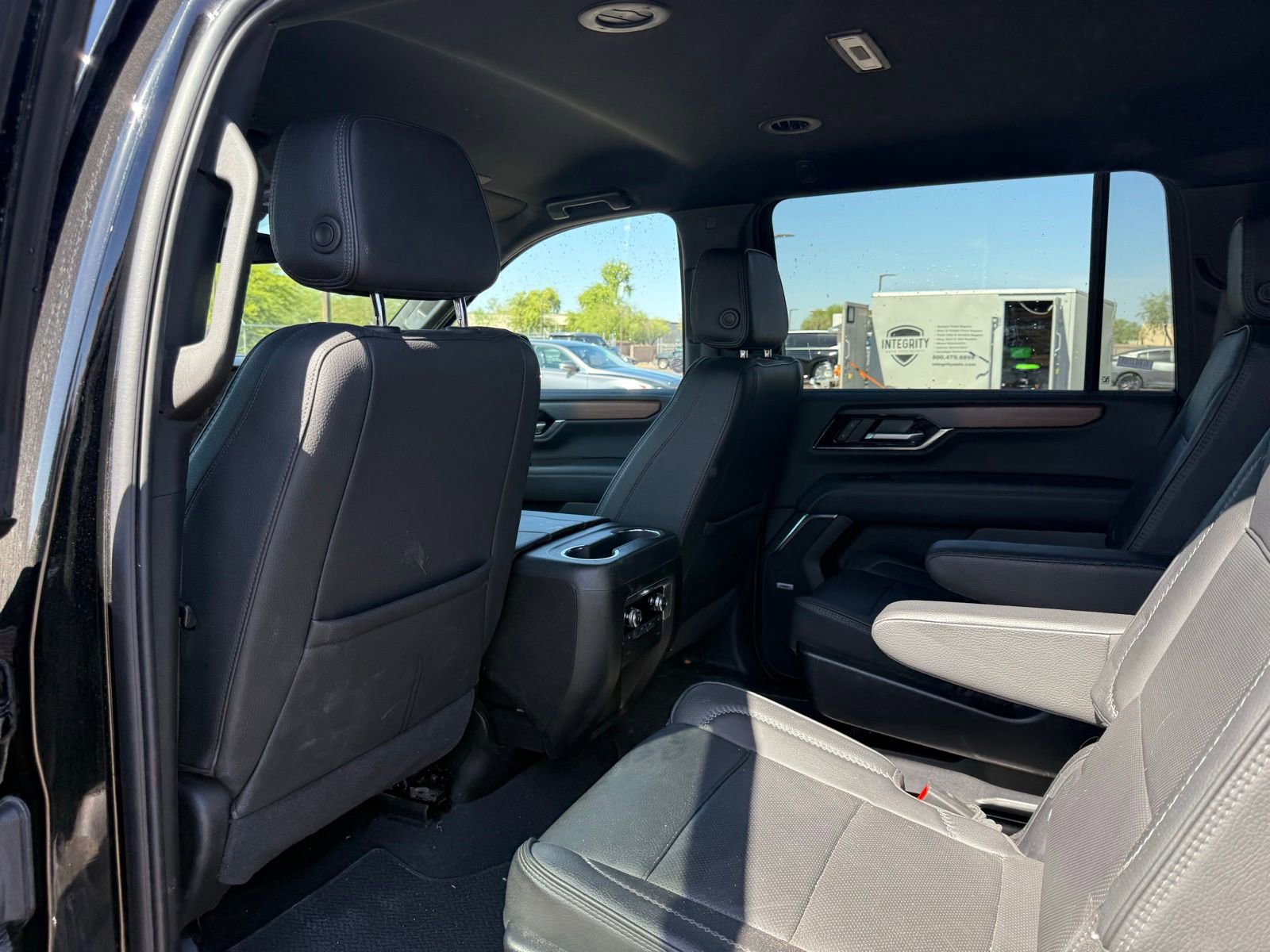 Used 2025 GMC Yukon XL Denali AWD/4WD image 12