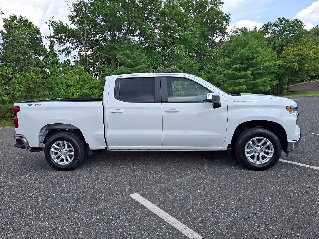 Used 2023 Chevrolet Silverado 1500 LT AWD/4WD image 7