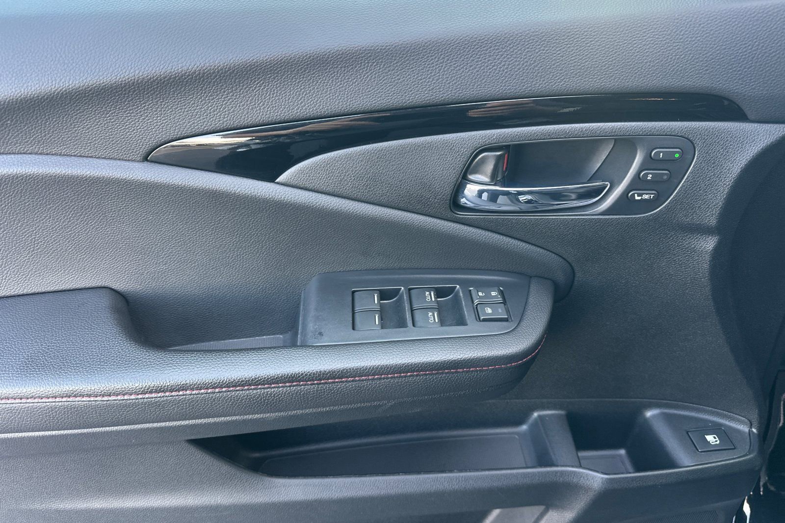 Used 2025 Honda Ridgeline Black Edition image 10