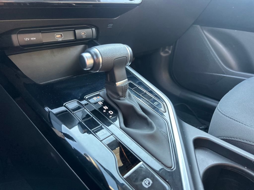 Used 2025 Kia Niro LX image 18