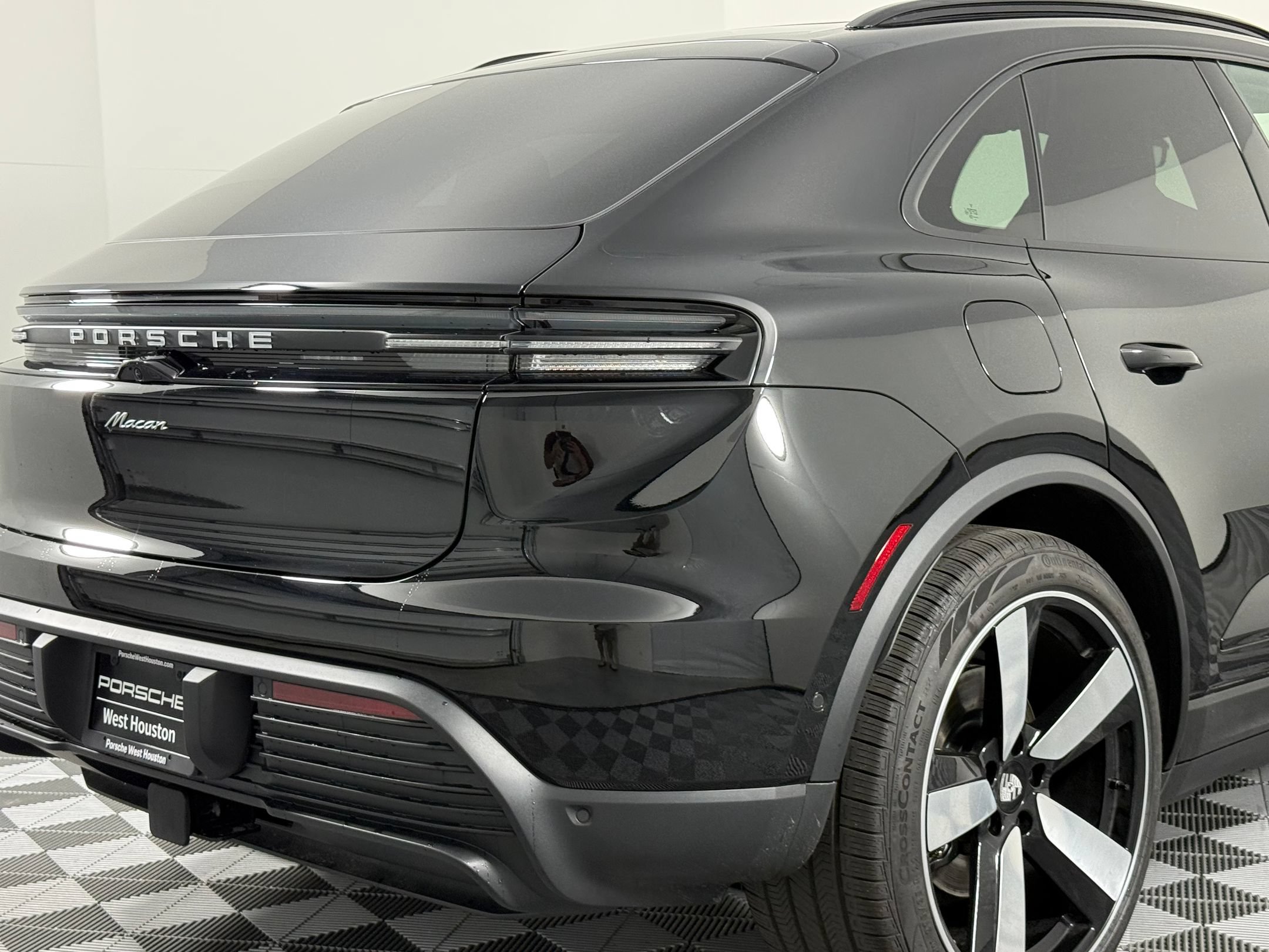 Certified 2026 Porsche Macan Electric RWD image 13