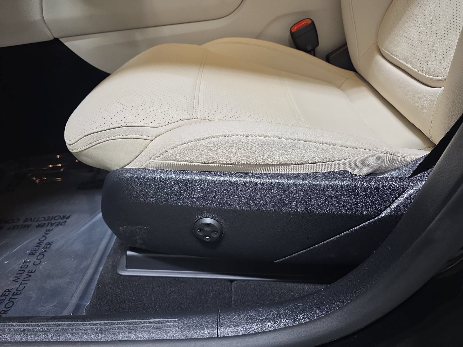 Used 2024 Mercedes-Benz GLC 300 4MATIC image 28
