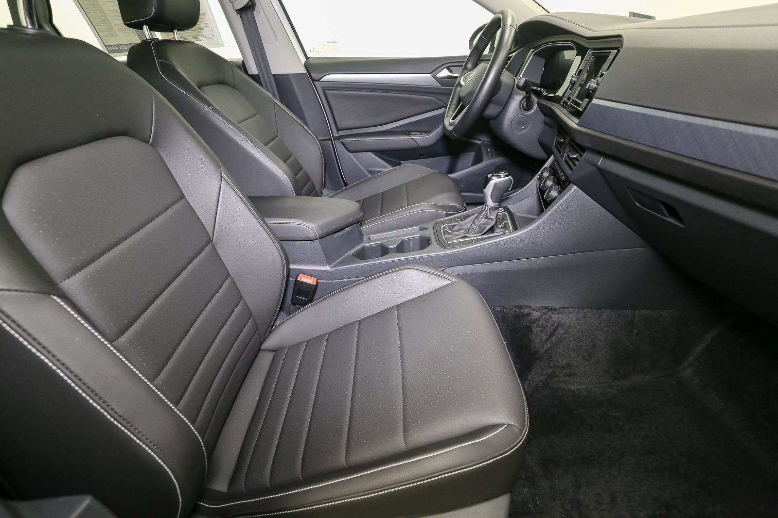 Used 2024 Volkswagen Jetta SE image 19