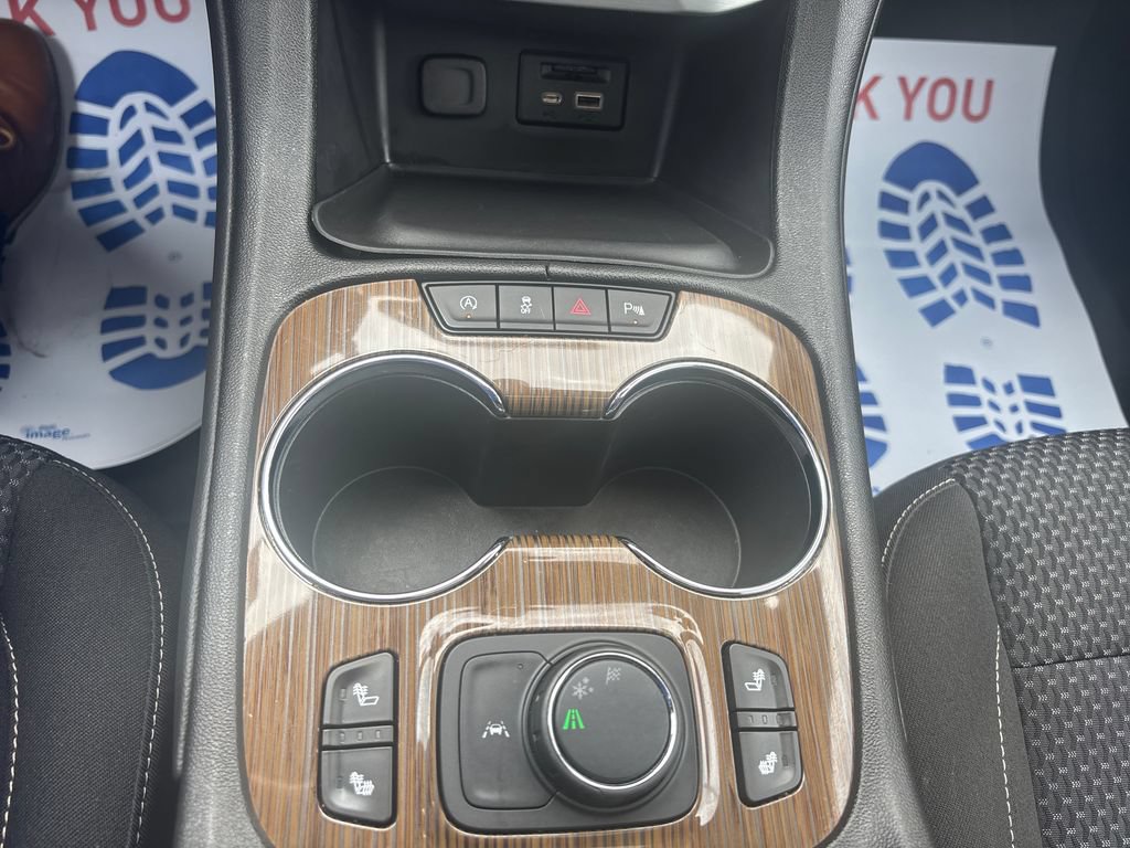 Used 2023 GMC Acadia SLE w/ Driver Convenience Package FWD image 24