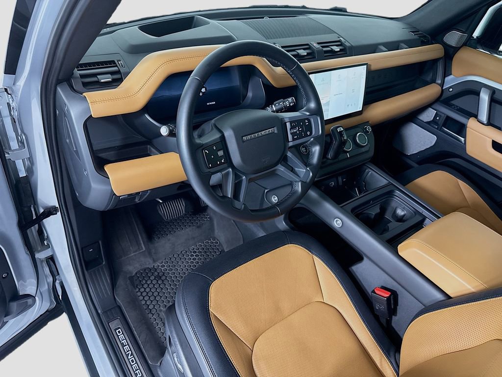 Used 2024 Land Rover Defender 130 X-Dynamic SE image 9