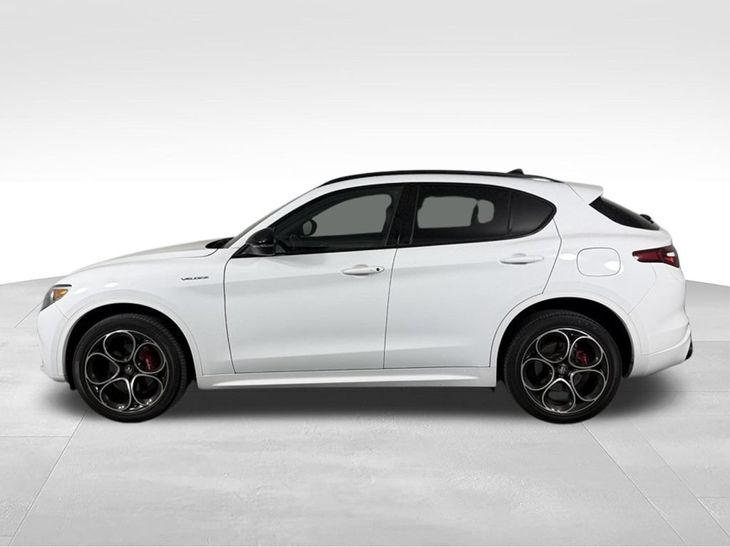 Used 2023 Alfa Romeo Stelvio Veloce AWD/4WD image 10