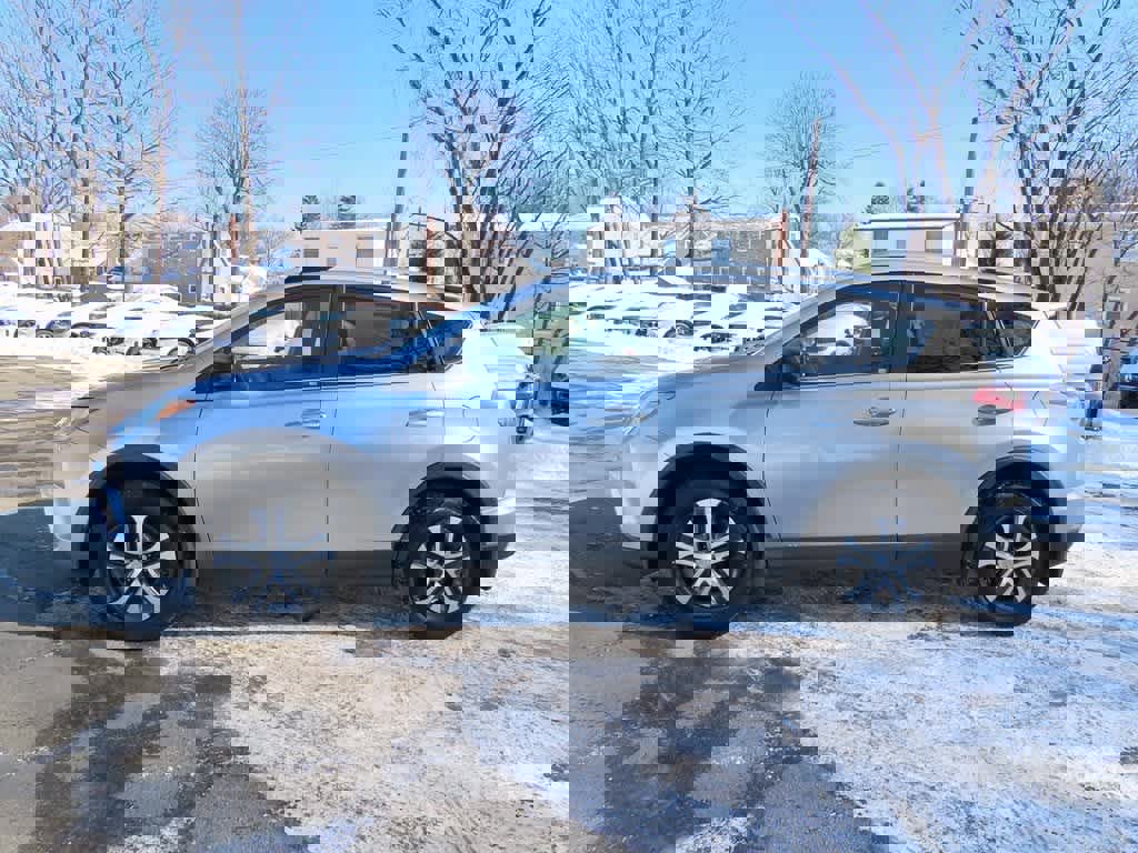 Used 2018 Toyota RAV4 LE image 3